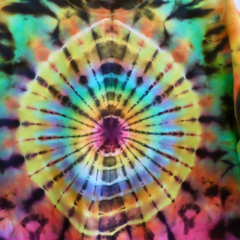 Brilliant Hand Tie Dyed Sweatshirt - Unisex XL - One of a kind - Picture 7 of 9